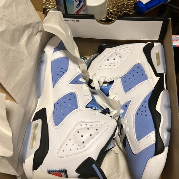 New never worn retro 6